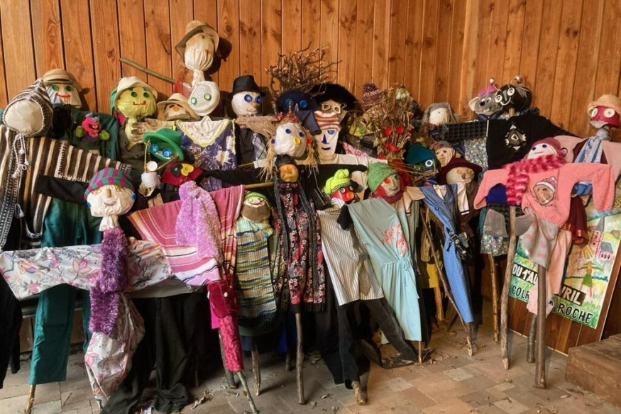 Colroy-la-Roche : Des dizaines d’épouvantails prennent possession des rues du village